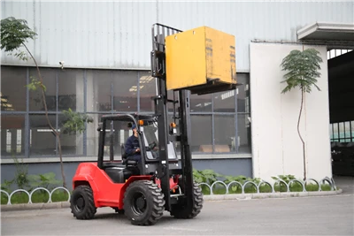4WD Forrain Forklift 4T